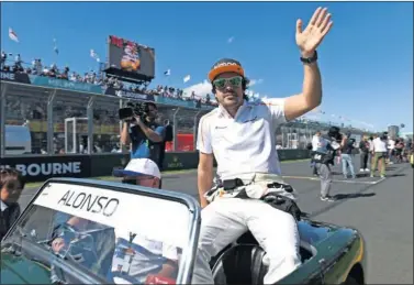  ??  ?? SATISFECHO. Fernando Alonso, feliz y optimista tras el quinto puesto logrado en Albert Park.