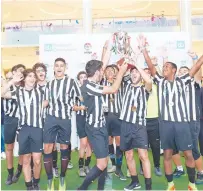  ??  ?? The Internatio­nal School of Choueifat Dubai players celebrate with the trophy after winning the title.