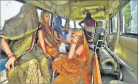  ?? SUNIL GHOSH/HT ?? Women rest in an ambulance stationed for emergency cases in Mathura’s Koh on Tuesday.