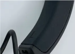  ??  ?? The base of the left headband has a USB-C charging port.