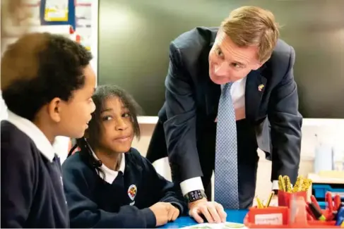  ?? L ?? After de l ivering his autumn statement, Jeremy Hunt met pupi l s at St Jude’s Church of Eng and Primary Schoo l in south London (PA)