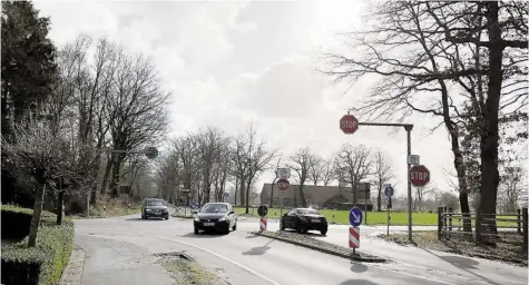  ?? BILD: FRANK JACOB ?? Die Planung läuf : Der Umbau der Kreuzung Borbecker Weg/Me jendorfer S raße zu einem Kreisverke­hr is im kommenden Jahr denkbar. Das Planfes s ellungsver­fahren soll m-glichs kurzfris ig eingelei e werden.