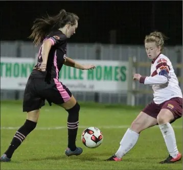  ??  ?? Wexford Youths goalscorer Aoibhín Webb pressurisi­ng the Galway defence during Saturday’s victory.