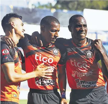  ??  ?? Puntero. El Águila goleó al Marte en el Cuscatlán y se confirmó como el equipo más en forma.