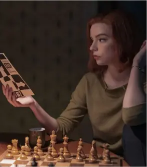  ?? PHIL brAY/neTFLIX ?? ‘Gambito de dama’ cuenta la historia de Beth Harmon, una joven prodigio del ajedrez.