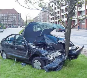  ??  ?? Las Penas por accidentes leves podrían hacer perder a alguien su o residencia greencard