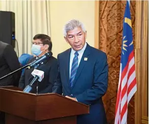  ??  ?? See you in court: Jamalul Kiram announcing the decision to sue Musa during a press conference in Kota Kinabalu.