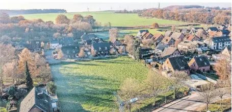  ?? FOTO: NOP ?? Auf der Fläche zwischen den Straßen Hochend und Oberweg sollen neue Wohnungen entstehen, diese sollen mindes- tens zur Hälfe öffentlich gefördert werden.