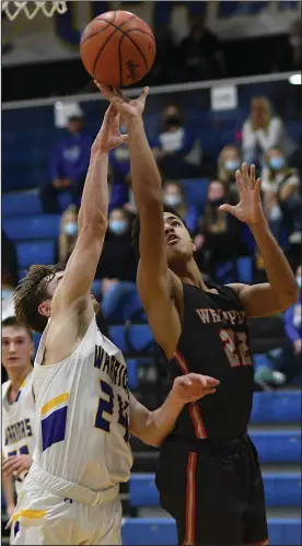  ?? CHUCK RIDENOUR/SDG Newspapers ?? Andre Hill of Shelby puts in a shot over an Ontario defender during Friday’s 65-53 MOAC win.