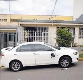  ?? ALBERT MARÍN ?? John Gilber Valencia murió la noche del domingo 17. Este vehículo estaba por fuera de su domicilio y fue revisado por el OIJ.