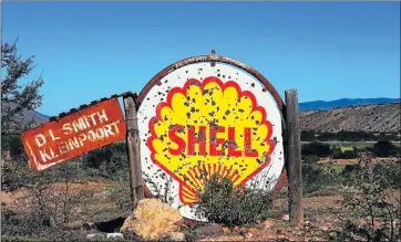  ?? Picture: STEFAN CRAMER ?? FRACTURED SIGN: Shell has announced it is reviewing its interest in shale gas exploratio­n in the Karoo. This forgotten sign was photograph­ed at the entrance to the farm Kleinpoort in the Baviaans region recently