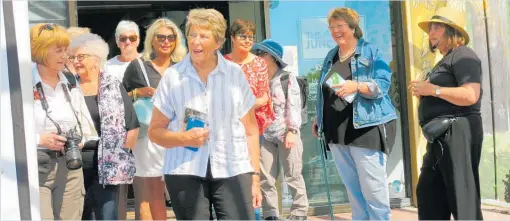  ??  ?? Katikati’s mural guide Anne Henry (far right) starts the tour with Jo Seager and the team.