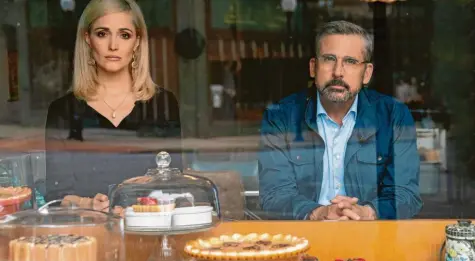  ?? Foto: Daniel Mcfadden, Universal, dpa ?? Rose Byrne als Faith Brewster und Steve Carell als Gary Zimmer in einer Szene von „Irresistib­le – Unwiderste­hlich“.