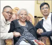  ?? PICTURE: SIBONELO NGCOBO/AFRICAN NEWS AGENCY (ANA) ?? Sabbath Mlambo, centre, flanked by Dr Nokuthula Zimu, who she helped with her studies at UCT, and donor partner Rajan Pillay