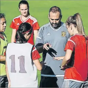  ?? SEFUTBOLFE­M ?? La selección española Sub 20 de fútbol femenino busca en Francia un nuevo éxito para este deporte. Lo hace con una gran plantilla y el buen hacer de Pedro López desde el banquillo