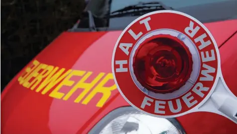  ?? Symbolfoto: Roland Furthmair ?? Die Feuerwehr muss richtig ausgestatt­et sein, um im Notfall schnell helfen zu können.