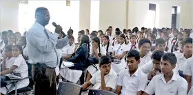  ??  ?? ETE Workshop at Gampaha Bandaranay­ake College