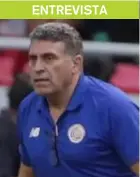  ?? JOHn DURÁn ?? Luis Fernando Suárez se muestra atento durante el partido contra México.