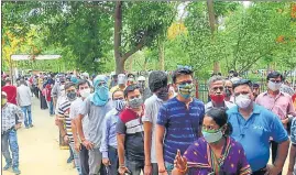  ?? HT PHOTO ?? People stand in a queue waiting for their turn at a vaccinatio­n centre in Prayagraj.