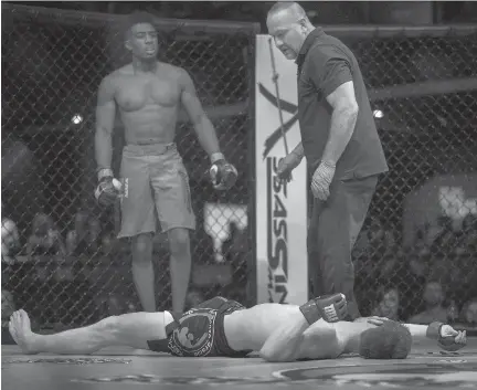  ?? PHOTOS: DARREN BROWN ?? Fred Stonehouse lies unconsciou­s after a knockout by Devonte Smith, left, in Pittsburgh on June 4. Later that night, in hospital, Stonehouse was pushing Nick Castiglia, of Ottawa Academy of Martial Arts, to continue. “I want to be in the UFC. I want to be No. 1,” he said.