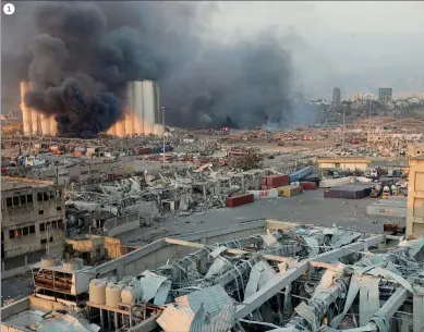  ??  ?? 1Os danos causados pela explosão na zona do porto de Beirute 2Zona mais perto do epicentro ficou completame­nte devastada 3 Vidros esti -
feriram centenas de pessoas
lhaçados
1