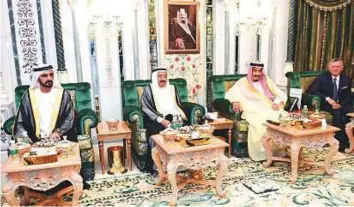 ??  ?? Shaikh Mohammad, Shaikh Sabah, King Salman and King Abdullah before the meeting to discuss means of supporting Jordan to overcome its crisis in Makkah on Sunday. WAM