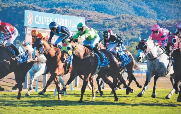  ?? Picture: MATTHEW ELKERTON ?? PHOTO FINISH: Les Tilley rides Mr (centre) to glory for trainer Ricky Vale in the 2019 Cleveland Bay Handicap at Cluden Park.