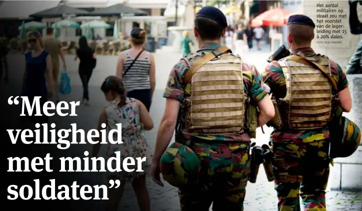  ?? FOTO WIM HENDRIX ?? Het aantal militairen op straat zou met het voorstel van de legerleidi­ng met 15 à 20% dalen.