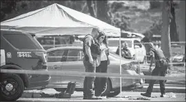  ?? Allen J. Schaben Los Angeles Times ?? POLICE and other investigat­ors scour the Cal State Fullerton parking lot where a man was fatally stabbed Monday, the first day of school at Cal State Fullerton.