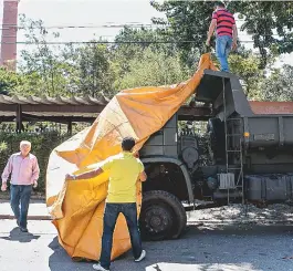  ??  ?? Caminhão que levava maconha era de batalhão no Mato Grosso do Sul