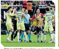  ?? ?? Como es costumbre en los clásicos, una pequeña bronca se armó en la cancha.