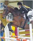  ?? FOTO: HERBERT MAYR ?? Holte sich den U18-Kreismeist­ertitel im Springen: Lara Kutz vom RFV Moosbeuren.