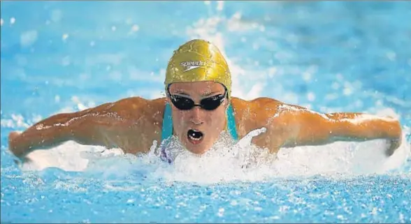  ?? ANDREU DALMAU / EFE ?? Mireia Belmonte durante la disputa del 200 m mariposa, la prueba en la que marcó la mejor marca del año a cinco meses de los Juegos