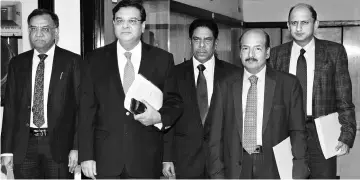  ?? PHOTO: KAMLESH PEDNEKAR ?? (From left) RBI Deputy Governor Mahesh Kumar Jain, Governor Urjit Patel along with deputy governors B P Kanungo, N S Vishwanath­an and Viral Acharya in Mumbai on Friday