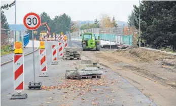  ?? ARCHIVFOTO: AEH ?? Die große Brücke führt in Aulendorf über die Schussen und die Bahngleise. Sie wurde 2015 saniert.