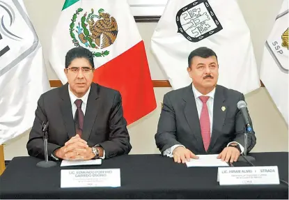  ??  ?? Edmundo Garrido e Hiram Almeida en conferenci­a de prensa.