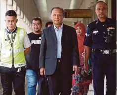  ??  ?? NOOR Ehsanuddin keluar dari Mahkamah Sesyen Jenayah 14, Kuala Lumpur, semalam.