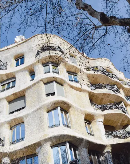  ??  ?? Façade van La Pedrera, Gaudí en J.M. Jujol, 1906-1912.