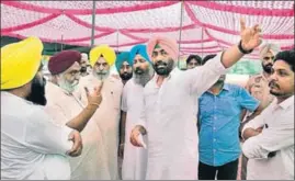  ?? SANJEEV KUMAR/HT ?? Aam Aadmi Party MLA Sukhpal Singh Khaira taking stock of preparatio­ns a day ahead of the workers’ convention in Bathinda on Wednesday.