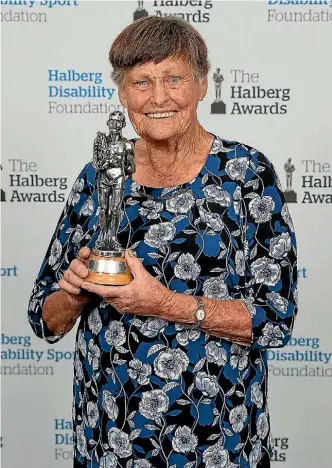  ??  ?? Myra Larcombe with her lifetime achievemen­t award at The Halberg Awards.