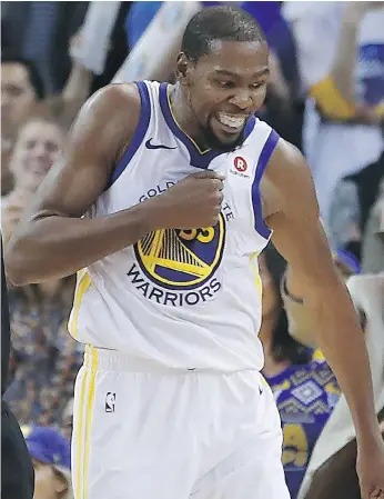  ?? TONY AVELAR / THE ASSOCIATED PRESS ?? Golden State Warriors forward Kevin Durant reacts after blocking a shot by Cleveland Cavaliers forward LeBron James in the second half of Monday’s game in Oakland.