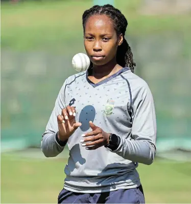  ?? Picture: ALAN EASON ?? HEAT IS ON: Proteas seamer Tumi Sekhukhune prepares for the final women’s Twenty20 cricket internatio­nal against Sri Lanka to be played at Buffalo Park in East London today