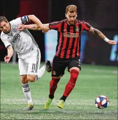  ?? CURTIS COMPTON / CCOMPTON@AJC.COM ?? Atlanta United defender Leandro Gonzalez Pirez (right) battles Philadelph­ia Union midfielder Alejandro Bedoya for the ball during the first half of their match March 17. Atlanta and Philadelph­ia met twice during the regular season.