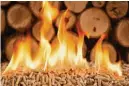  ?? Foto: tchara/stock.adobe.com ?? Holzpellet­s sind beliebt und günstiger wie Gas oder Heizöl.