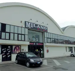  ?? (Balanza) ?? Il negozio Il grande emporio di Fiera, a Treviso, gestito dal commercian­te