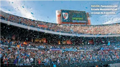  ??  ?? PASIÓN. Panorámica del Estadio Monumental en un juego de Argentina.