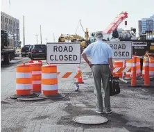  ?? HeRAlDPHOT­OSbyJeffPO­RTeR ?? ALMOST OVER: Workers, right, continue to make progress on the Commonweal­th Avenue bridge yesterday. Pedestrian access, above, is limited in the constructi­on zone.