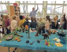  ?? FOTO: GRUNDSCHUL­E ?? Die Kinder der St. Michael Grundschul­e Reichswald­e bei ihrem Besuch im Eine-Welt-Laden.