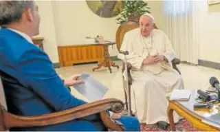  ?? // MATÍAS NIETO KOENIG ?? Javier Martínez-Brocal en la entrevista con el Papa