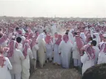  ??  ?? FUNERAL: Thousands of people attended her burial at the Al-Salehiyah graveyard.